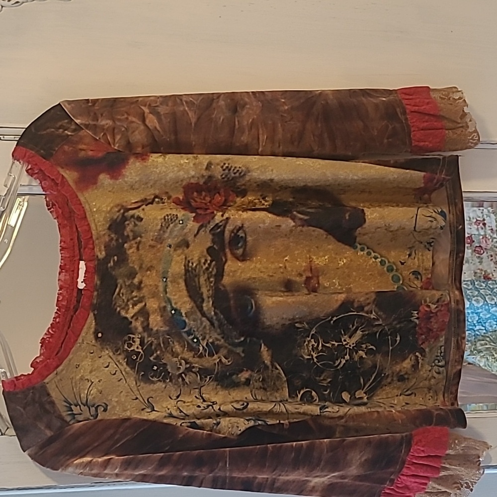 Ivy Jane top with lace trim sleeve